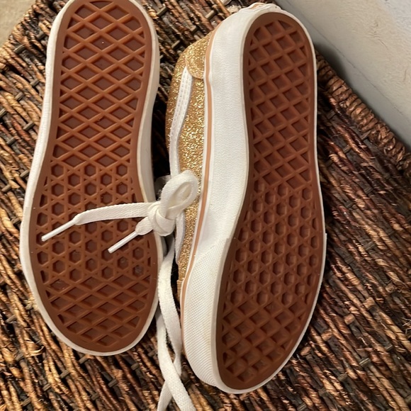 Vans - Picture 2 of 2